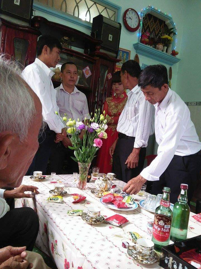 Chú rể qua đời vì tai nạn giao thông, cô dâu vẫn tổ chức đám cưới một mình - Ảnh 5. Chú rể qua đời vì tai nạn giao thông, cô dâu vẫn tổ chức đám cưới một mình - Ảnh 5.