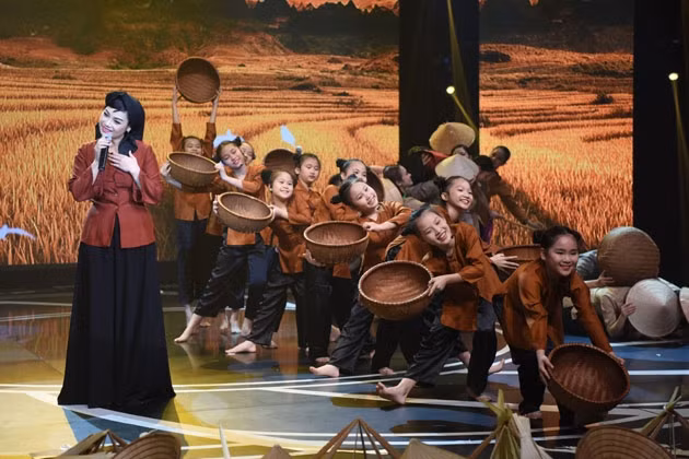 Ngọc Khuê: "Bạn trai kém tuổi rất yêu con tôi"