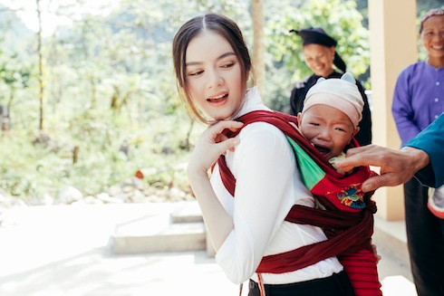 Lý Nhã Kỳ là ai khi cởi bỏ sự lộng lẫy của ánh hào quang? - Ảnh 4 Lý Nhã Kỳ là ai khi cởi bỏ sự lộng lẫy của ánh hào quang? - Ảnh 4