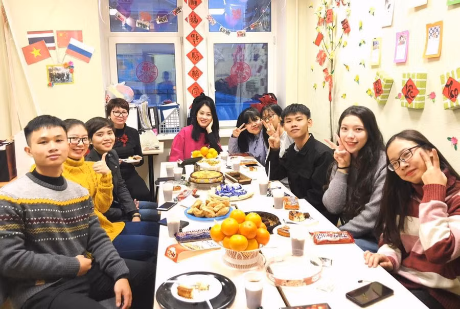 Du học sinh Việt Nam ở Liên bang Nga cùng nhau đón Tết. Ảnh: NVCC