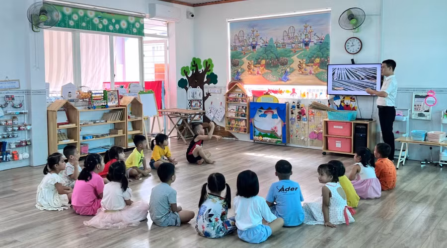 Tiết học của trẻ Trường Mầm non Hoa Đào (Quận 12, TPHCM). Ảnh: Lê Công