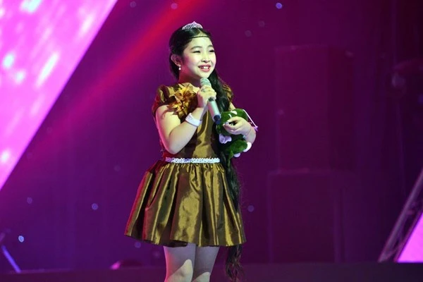 “Công chúa tóc mây” The Voice Kids: “Con đi thi như đi chơi“