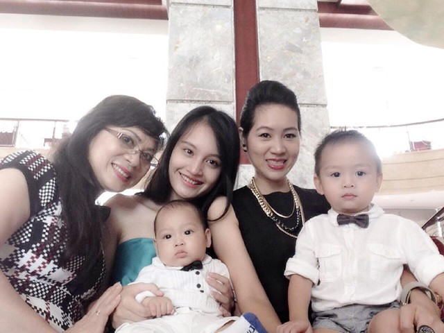 Hương Dung giờ đã lên chức bà ngoại. Hương Dung giờ đã lên chức bà ngoại