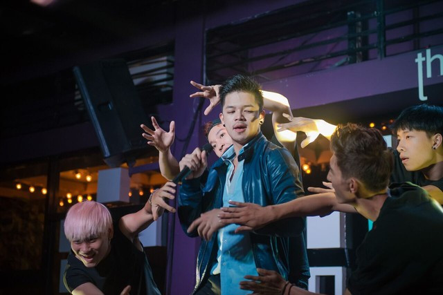 Hồ Ngọc Hà khiến khán giả bối rối với mốt "không quần" ảnh 11 Uptown Funk, Happy, Anh mơ, Con đường tôi và Put your hands up... bất cứ màn trình diễn nào của chàng trai trẻ cũng khiến khán giả không thể ngồi yên trên ghế.