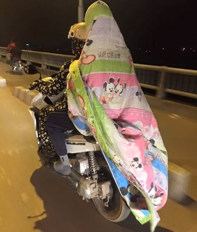 Khi gió lạnh về bất chợt mà chưa kịp mua áo ấm.