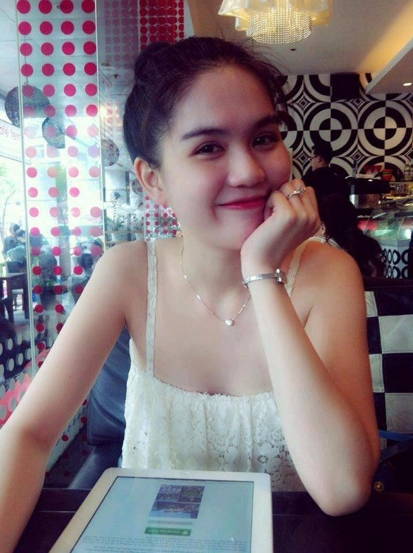 Mắt biếc môi cong làm lu mờ mũi to lệch chuẩn ảnh 1 Mắt biếc môi cong làm lu mờ mũi to lệch chuẩn ảnh 1