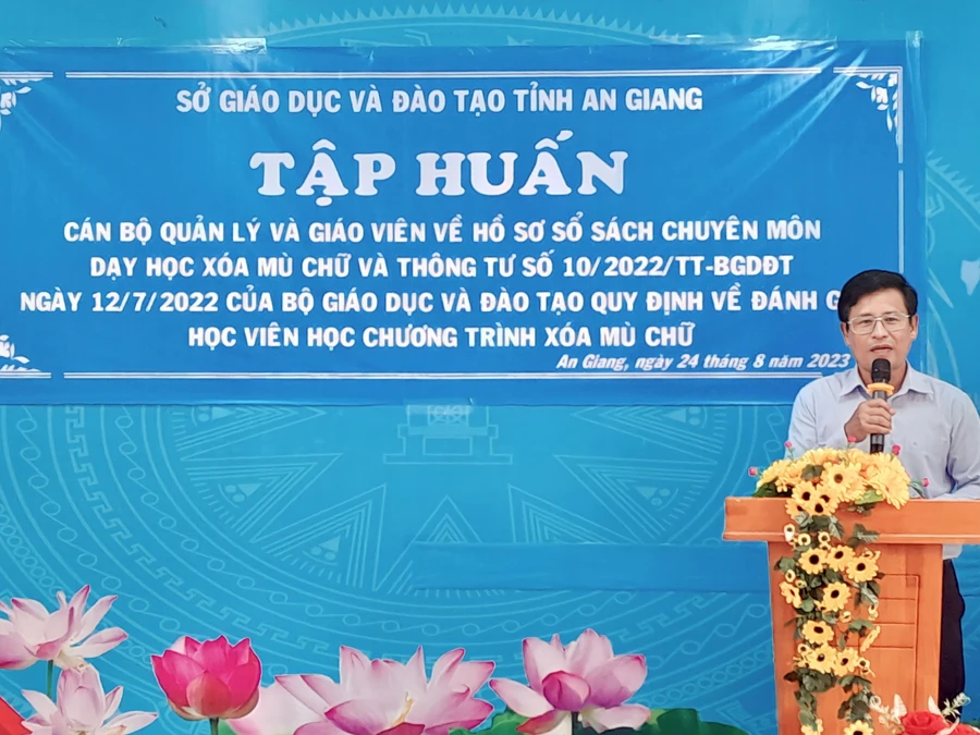 An Giang triển khai công tác xóa mù chữ cho người dân vùng dân tộc thiểu số và miền núi.