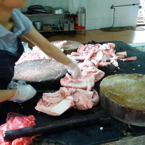 Chế biến thịt mỡ cho bữa ăn của bệnh nhân Chế biến thịt mỡ cho bữa ăn của bệnh nhân