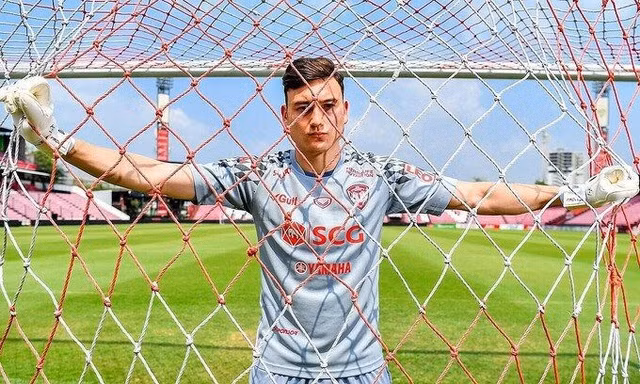 Văn Lâm đang có rạn nứt không thể hàn gắn trong mối quan hệ với CLB Muangthong United.