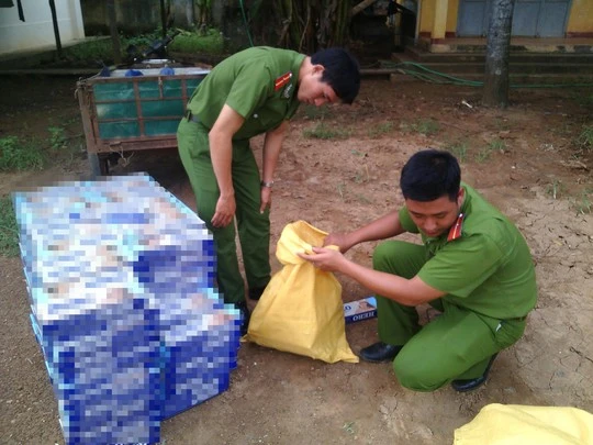 Bắt vụ vận chuyển lậu thuốc lá và đường với quy mô lớn