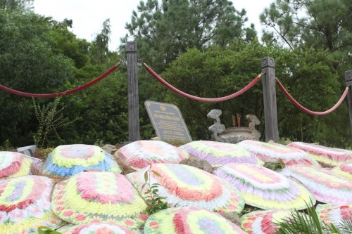 Hàng nghìn người đến viếng mộ Đại tướng Võ Nguyên Giáp ngày 27/7 - Ảnh 5 Hàng nghìn người đến viếng mộ Đại tướng Võ Nguyên Giáp ngày 27/7 - Ảnh 5