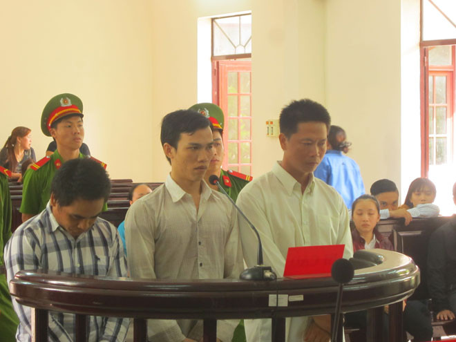 Băng nhóm giang hồ xử nhau bằng súng thoát án giết người ảnh 1 Băng nhóm giang hồ xử nhau bằng súng thoát án giết người ảnh 1