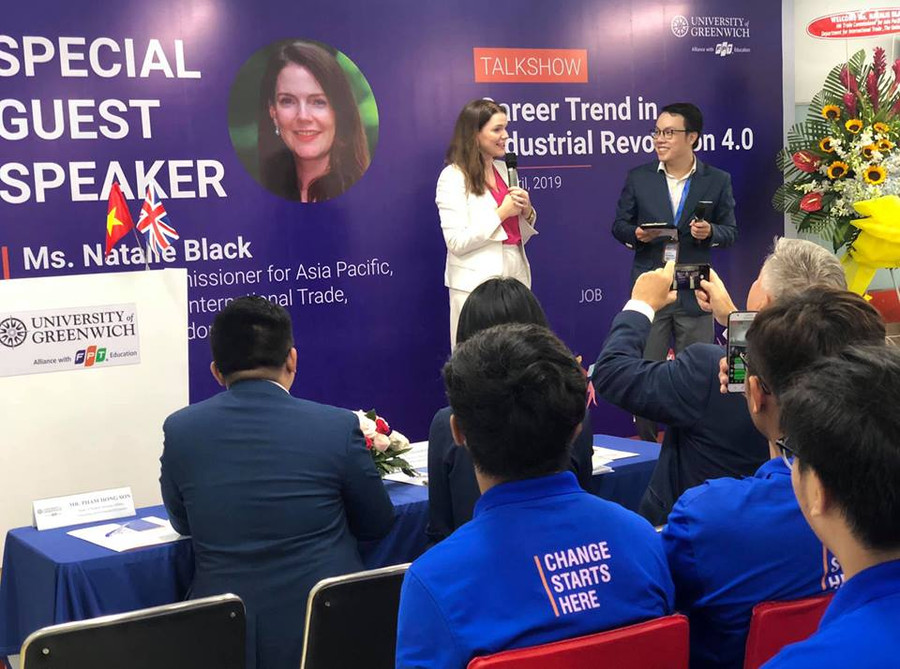 Bà Natalie Black giao lưu cùng sinh viên Trường ĐH Greenwich (Việt Nam) Bà Natalie Black giao lưu cùng sinh viên Trường ĐH Greenwich (Việt Nam)