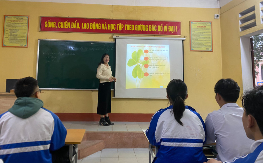 Cô Trần Thị Xuân Hà trong giờ lên lớp. Ảnh: NVCC Cô Trần Thị Xuân Hà trong giờ lên lớp. Ảnh: NVCC