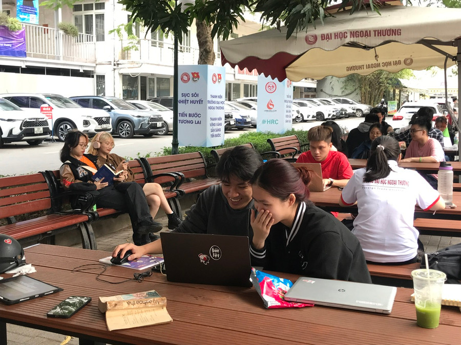 Góc học tập của sinh viên Trường ĐH Ngoại thương tại Hà Nội. Ảnh: TG Góc học tập của sinh viên Trường ĐH Ngoại thương tại Hà Nội. Ảnh: TG