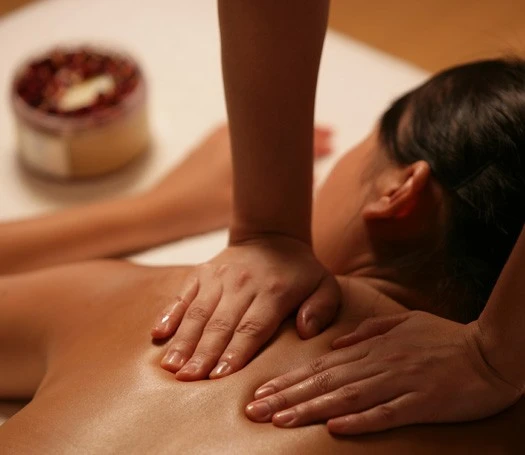 Xoa bóp, bấm huyệt không đúng cách gây tổn hại cho sức khỏe