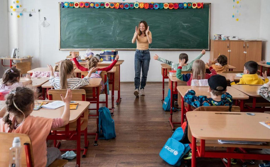 Học sinh sẽ chỉ có thể trở lại trường nếu nhà trường thực hiện tất cả các biện pháp an ninh. Ảnh: NPR