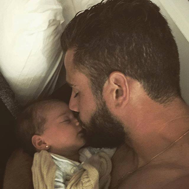 Khoảnh khắc ngọt ngào của Nacho Fernandez và con gái bé bỏng. Theo chân sao: Vợ Rooney diện bikini khoe bụng bầu