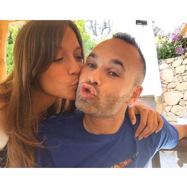 Theo chân sao: Vợ Rooney diện bikini khoe bụng bầu