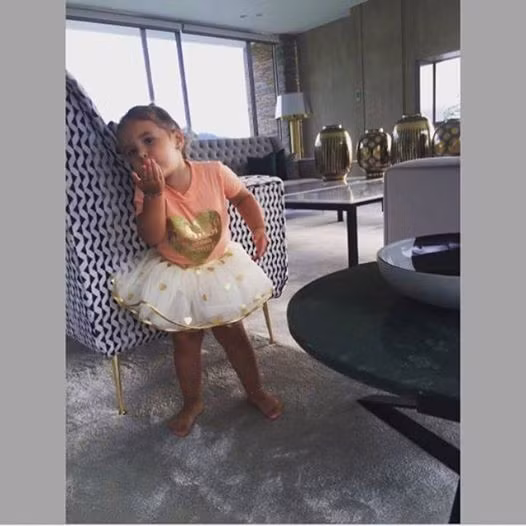 Theo chân sao: Vợ Rooney diện bikini khoe bụng bầu