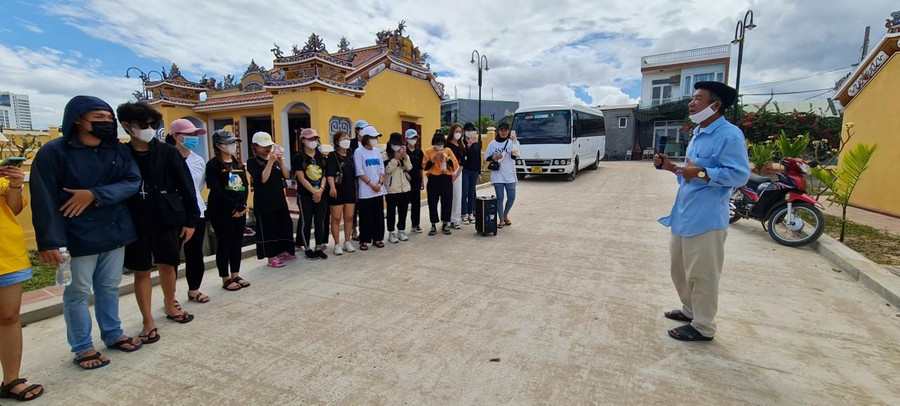 Những tiết học thực tế cùng với “giáo viên” là nghệ nhân, ngư dân hay nông dân sẽ giúp học sinh, sinh viên tiếp thu kiến thức dễ dàng hơn. Qua đó, góp phần giữ gìn và phát triển bền vững nghề truyền thống. Những tiết học thực tế cùng với “giáo viên” là nghệ nhân, ngư dân hay nông dân sẽ giúp học sinh, sinh viên tiếp thu kiến thức dễ dàng hơn. Qua đó, góp phần giữ gìn và phát triển bền vững nghề truyền thống.