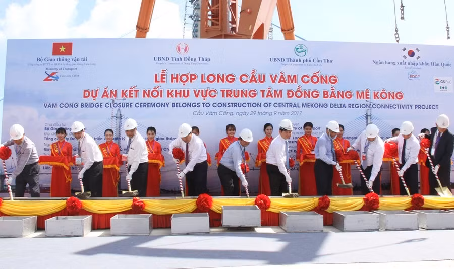 Lễ hợp long cầu Vàm Cống vào sáng 29/9