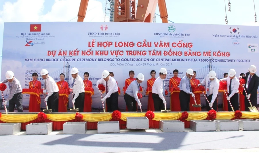 Lễ hợp long cầu Vàm Cống vào sáng 29/9