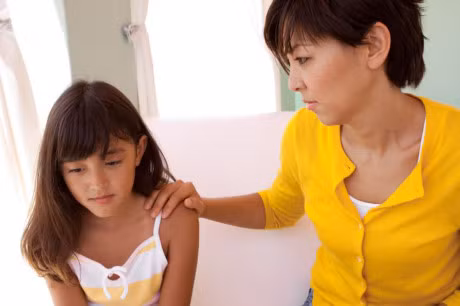 Vao phong chuc con ngu ngon, me bang hoang phat hien nhung gi con xem trong Ipad - Anh 2