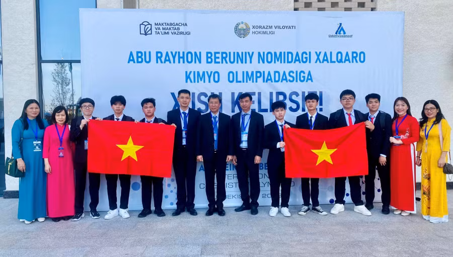 Đoàn Việt Nam tham dự Olympic Hóa học quốc tế Abu Reikhan Beruniy.