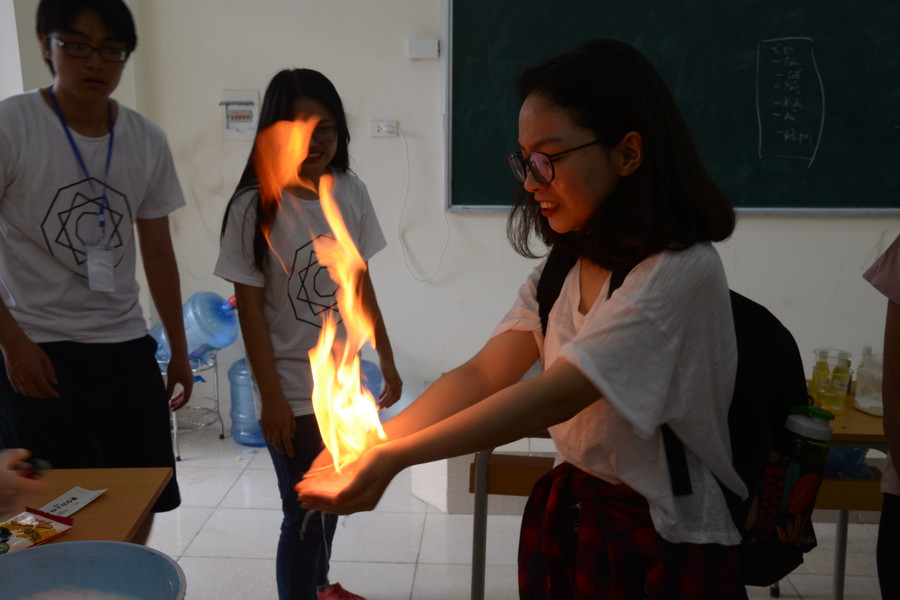 Thử làm thí nghiệm khoa học