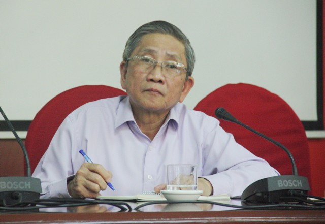 GS Nguyễn Minh Thuyết chia sẻ với báo chí về thực nghiệm chương trình