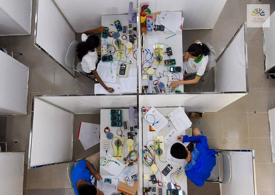 Sau phần thi thực hành, thí sinh sẽ có những trải nghiệm thú vị tại Phố cổ Hà Nội và làng gốm Bát Tràng. Sau phần thi thực hành, thí sinh sẽ có những trải nghiệm thú vị tại Phố cổ Hà Nội và làng gốm Bát Tràng.