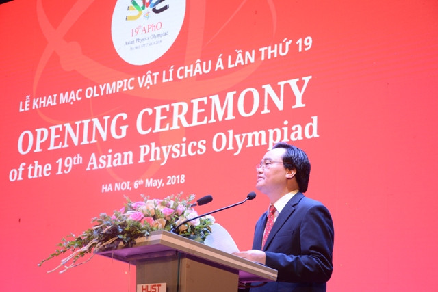 Bộ trưởng Bộ GD&ĐT Phùng Xuân Nhạ phát biểu khai mạc APhO 2018