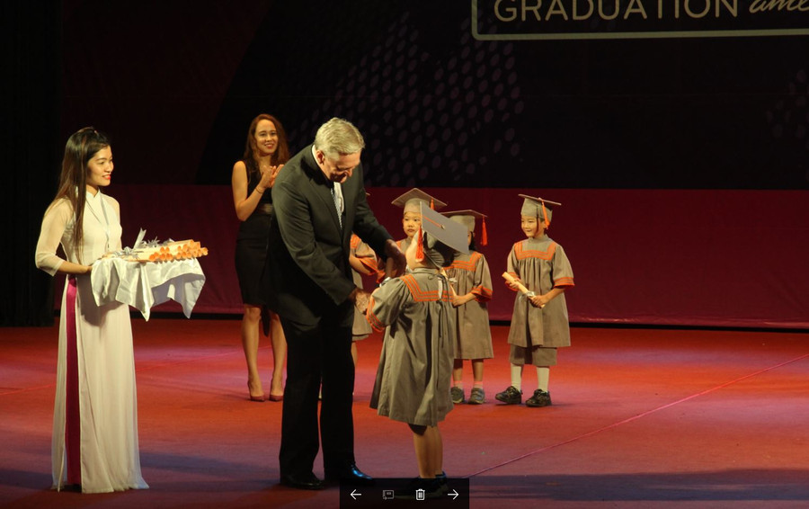 130 học sinh mẫu giáo được trao Chứng chỉ Tốt nghiệp Mẫu giáo cho năm học 2016 - 2017.