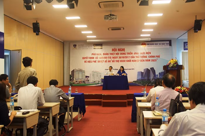 Quang cảnh hội nghị