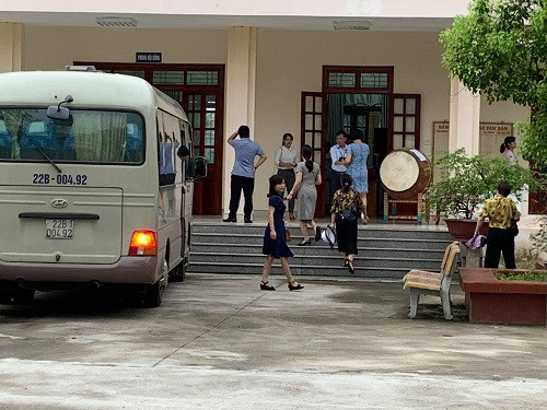 6.20 sáng, các giám thị từ Trường ĐH Công đoàn đã có mặt tại điểm thi 6.20 sáng, các giám thị từ Trường ĐH Công đoàn đã có mặt tại điểm thi