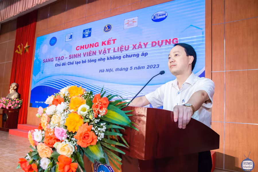 PGS.TS Triệu Hùng Trường, Phó Hiệu trưởng Trường ĐH Mỏ - Địa chất phát biểu.