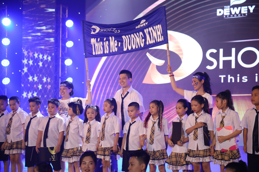 D-Show có sự tham gia của học sinh, giáo viên phụ huynh học sinh.