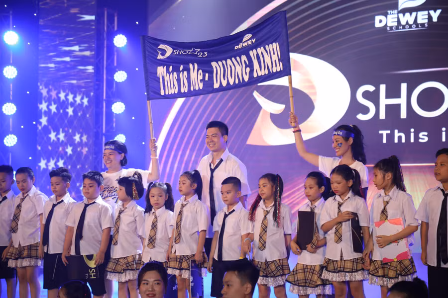 D-Show có sự tham gia của học sinh, giáo viên phụ huynh học sinh.