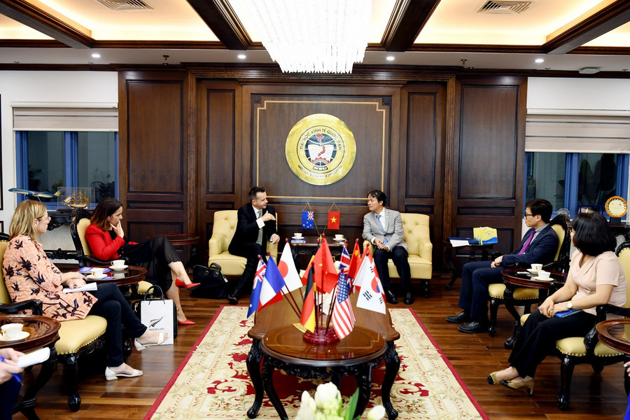 Quang cảnh tại buổi đón tiếp Quang cảnh tại buổi đón tiếp