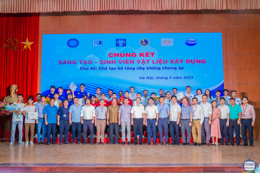Các đội thi và đại biểu tham dự chung khảo Cuộc thi “Sáng tạo - Sinh viên vật liệu xây dựng”. Các đội thi và đại biểu tham dự chung khảo Cuộc thi “Sáng tạo - Sinh viên vật liệu xây dựng”.