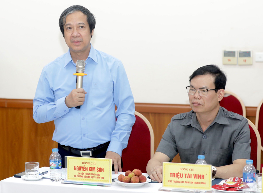 Bộ trưởng Bộ GD&ĐT Nguyễn Kim Sơn phát biểu tại buổi làm việc với Hội Khuyến học Việt Nam. Bộ trưởng Bộ GD&ĐT Nguyễn Kim Sơn phát biểu tại buổi làm việc với Hội Khuyến học Việt Nam.