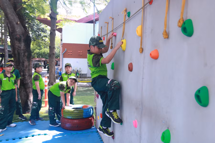 Trẻ hào hứng với khóa học chiến sĩ tí hon tại Trung tâm Thanh thiếu niên miền Nam.