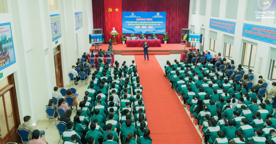 Trung tâm Hoạt động Thanh thiếu nhi tỉnh Bắc Ninh tổ chức tư vấn hướng nghiệp cho các trường THCS tại thành phố Bắc Ninh. Ảnh: NVCC.