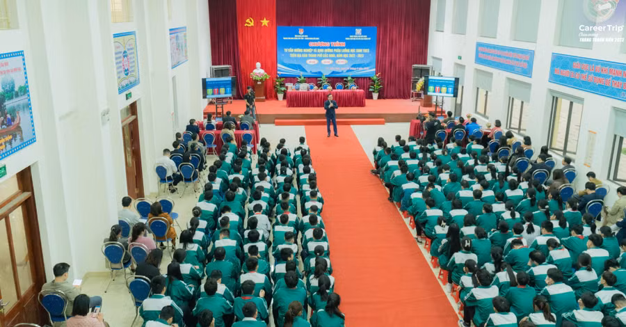 Trung tâm Hoạt động Thanh thiếu nhi tỉnh Bắc Ninh tổ chức tư vấn hướng nghiệp cho các trường THCS tại thành phố Bắc Ninh. Ảnh: NVCC.