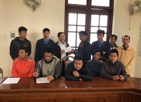 Chim tau cho gao: Thuyen truong ke hanh trinh tren bien cho cuu nan - Anh 3