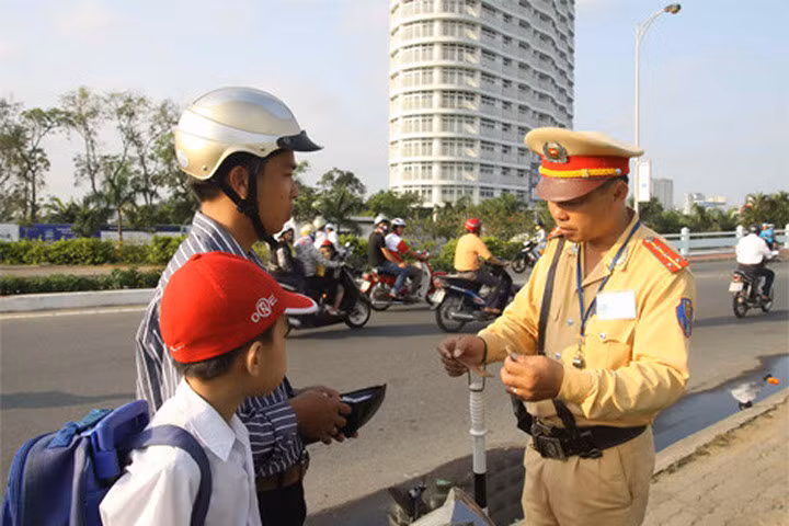 Hà Nội sẽ thí điểm kiểm tra xe chính chủ bằng thiết bị thông minh