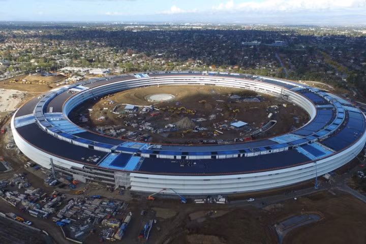 Toàn cảnh trụ sở "phi thuyền" của Apple