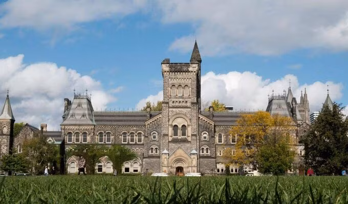 Một góc Đại học Toronto. Ảnh: University of Toronto 2.
