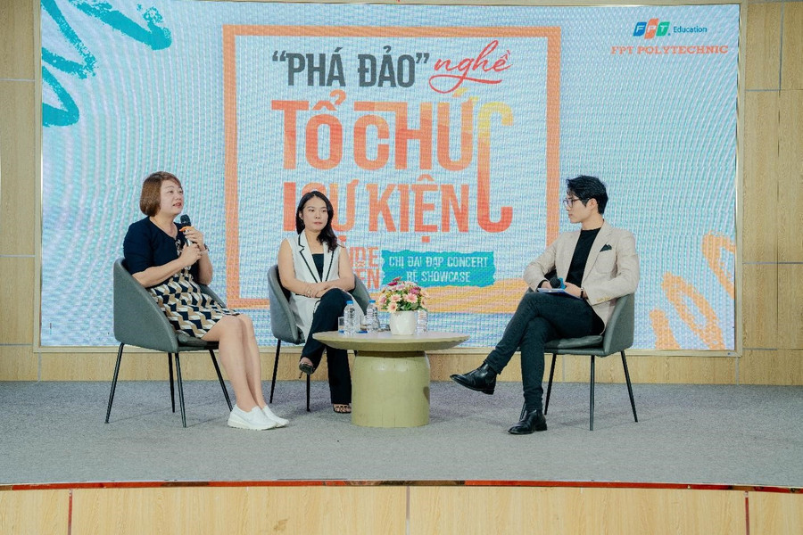 Cô Trần Hải Yến (áo đen) và chị Blonde Nguyễn (áo trắng) chia sẻ những tiềm năng của ngành trong tương lai ở Việt Nam (Ảnh: H.T).